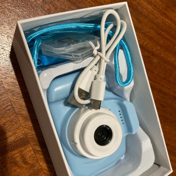 Small digital camera - Picture 3 of 7